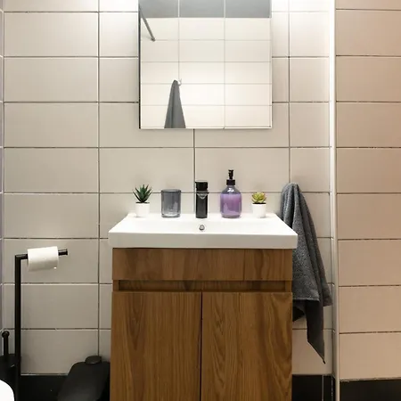 New Stylish 2bd With Balcony *