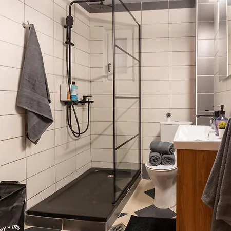 アパート New Stylish 2bd With Balcony