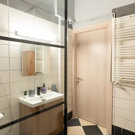 New Stylish 2bd With Balcony *