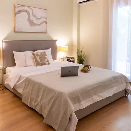 New Stylish 2bd With Balcony アパート *