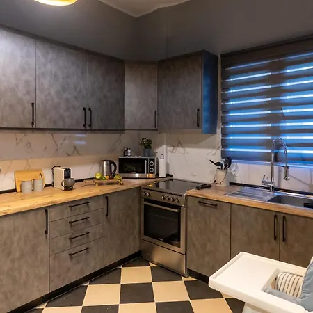 New Stylish 2bd With Balcony